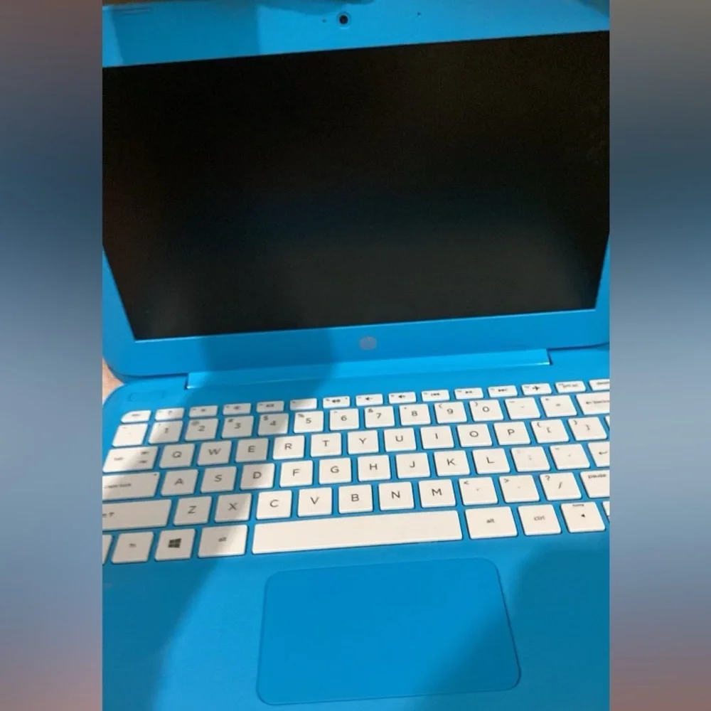 This a working blue and white hp laptop